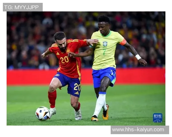 友好一幕,国家德比期间维尼修斯和库巴西共喝一瓶水 友好一幕,国家德比期间维尼修斯和库巴西共喝一瓶水