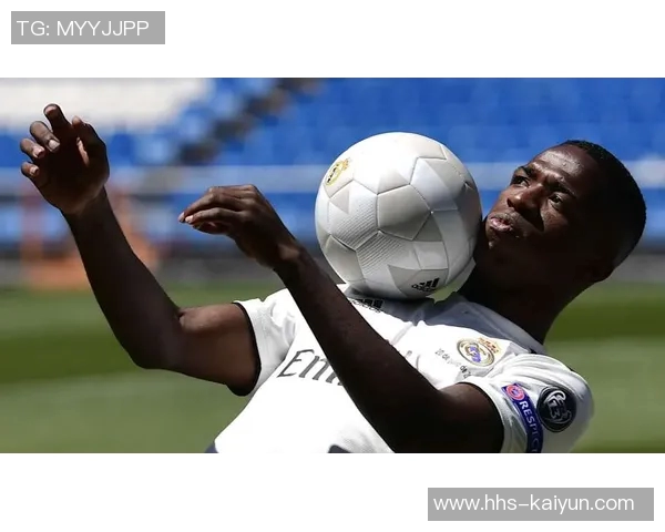 记者：维尼修斯女友在美国涉嫌欠税，可能无法陪他参加世界杯