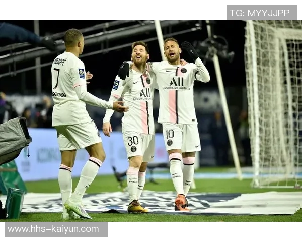 阿什拉夫的巴黎笑脸与家之归途——经纪人对话下的归属与梦想 阿什拉夫的巴黎笑脸与家之归途——经纪人对话下的归属与梦想