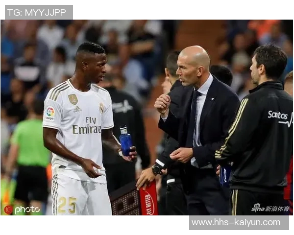 阿斯：维尼修斯的经纪人和皇马高层进行了两个小时的会谈